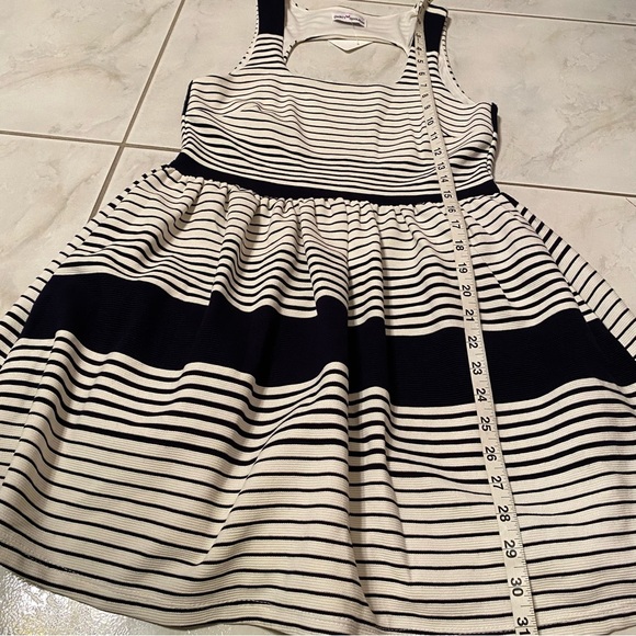 - NWT Dainty Hooligan Striped Mini Dress cutout back size - Picture 3 of 10